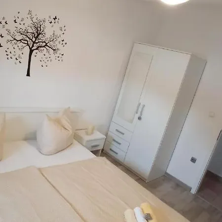Appartement In With Balcony, Air Conditioning, W-lan, Washing Machine 3362-2 *